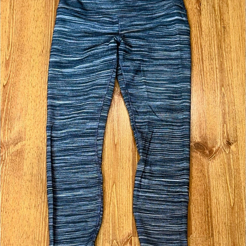 LuluLemon Size 8 Leggings Ankle Length Gray Black Activewear